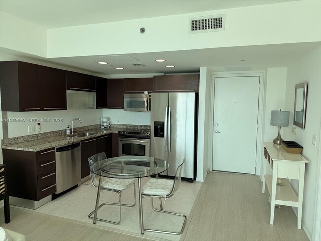 Building Photo - 951 Brickell Ave