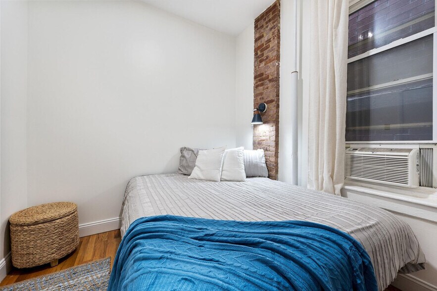Building Photo - 7 E 91st St