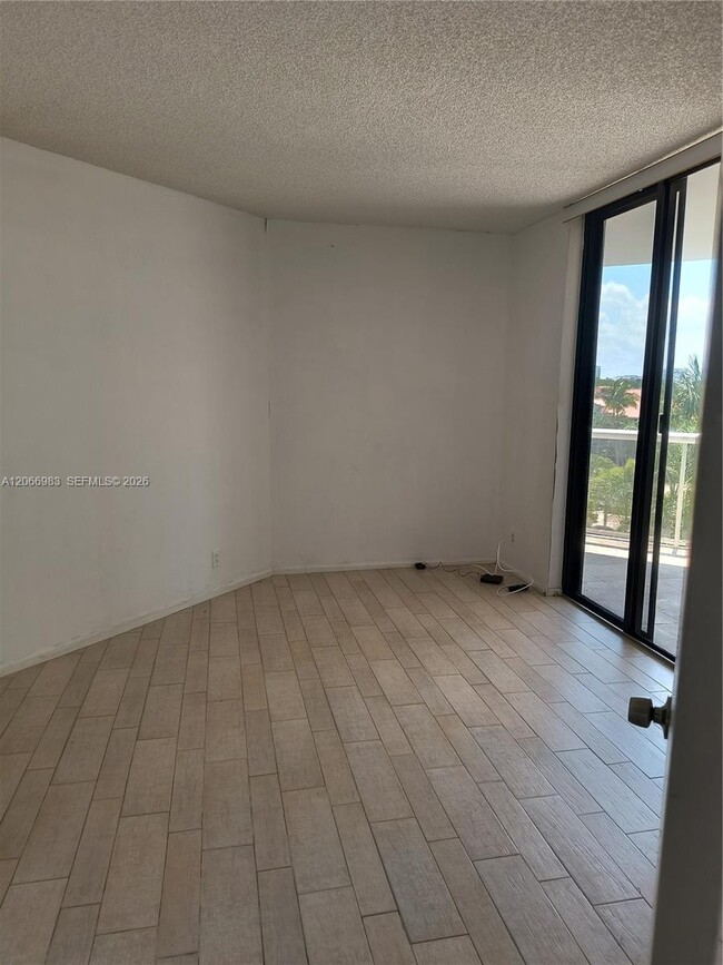 Building Photo - 3610 Yacht Club Dr