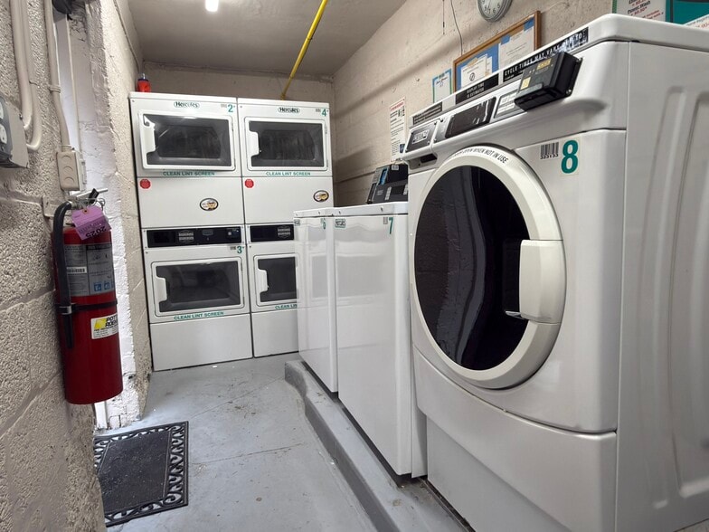 Onsite laundry - 530 Broad Ave