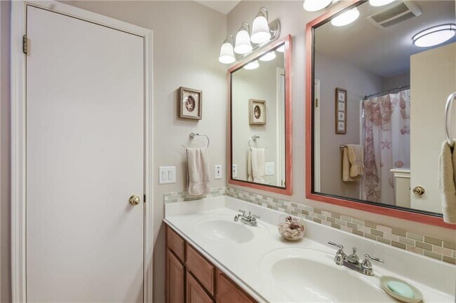 Building Photo - 1252 Lacey Oak Loop