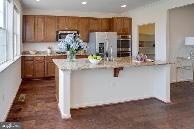 Building Photo - 25636 Pleasant Valley Rd