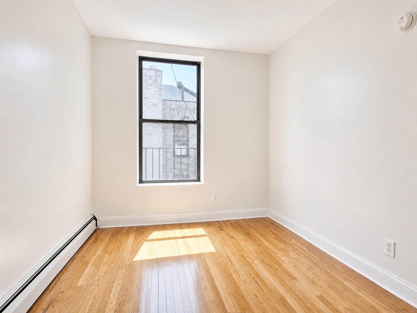 Building Photo - 386 Manhattan Ave