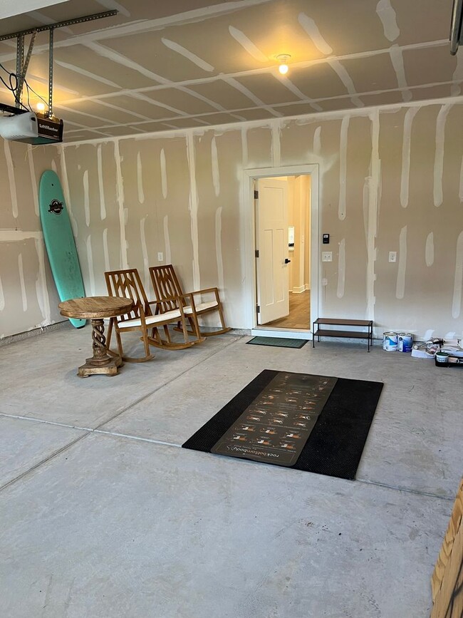 Building Photo - 125 Country Oaks Ln