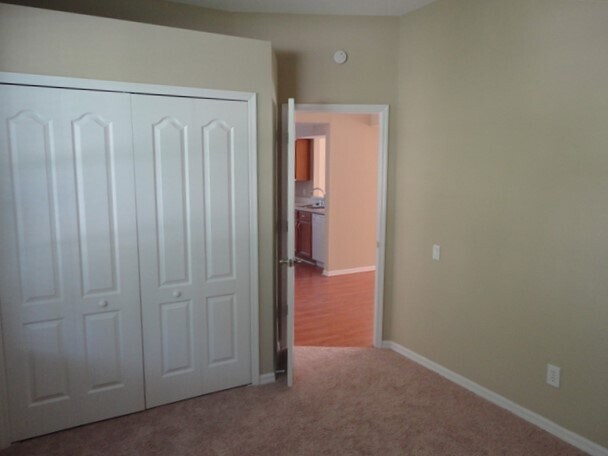 Building Photo - 9303 Huntington Park Way