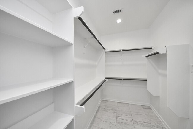 Building Photo - 7006 Winterberry Gln Ln