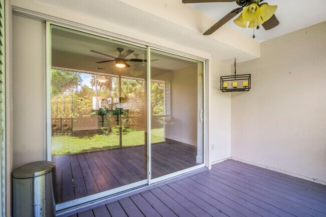Building Photo - Beautifully updated 2-bedroom, 1.5-bathroo...