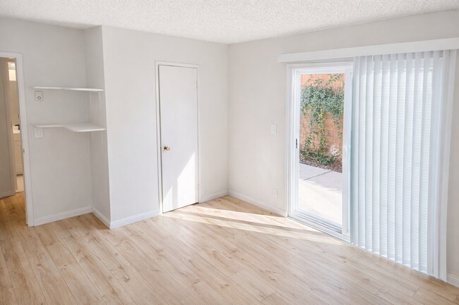 Building Photo - 1 Bed / 1 Bath Condo for Lease – Walk to Downtown La Mesa!