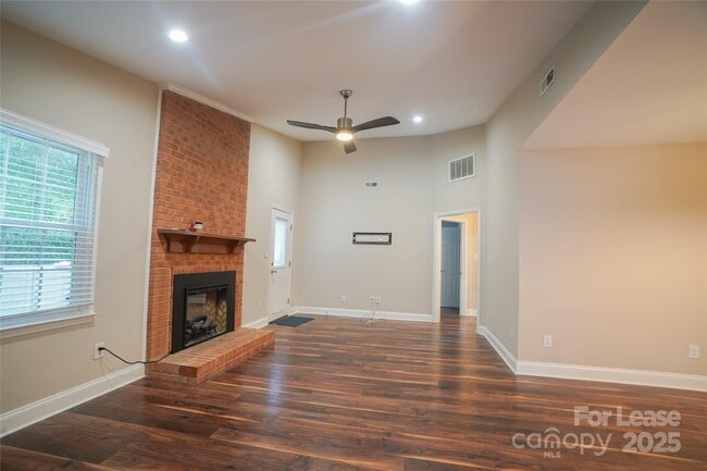 Building Photo - 2434 Dryden Ln