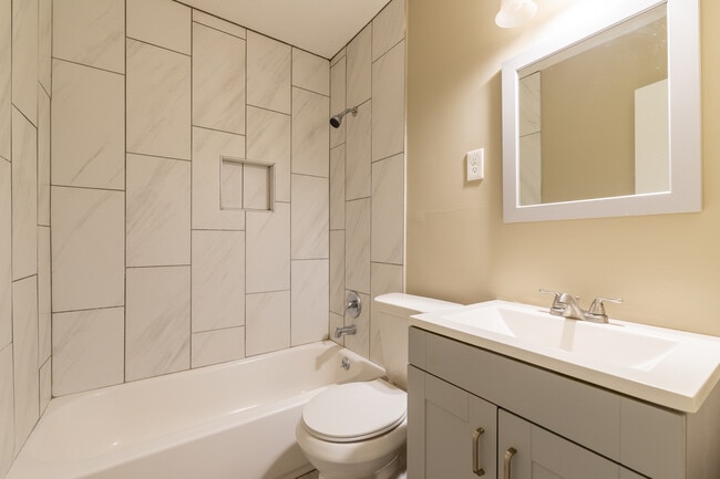 Building Photo - 2248 Colonial Hills Dr