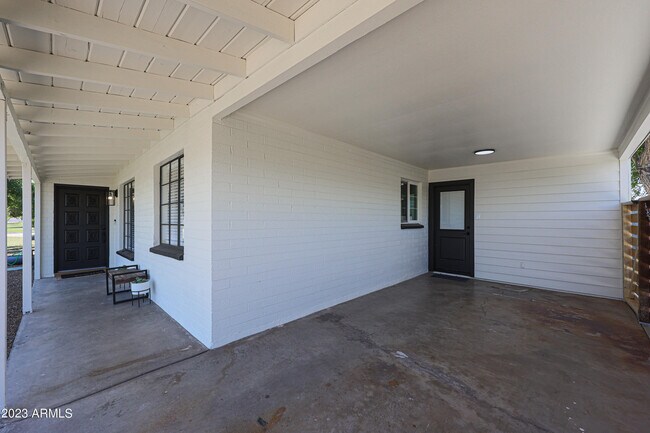 Building Photo - 901 W Berridge Ln