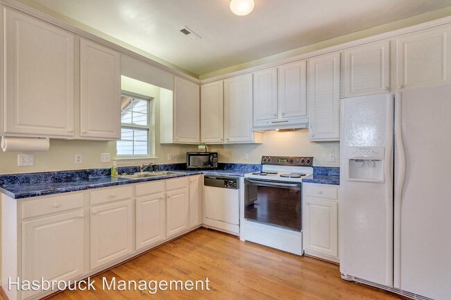 Building Photo - 4 br, 3.5 bath House - 4605 Briarwood Drive