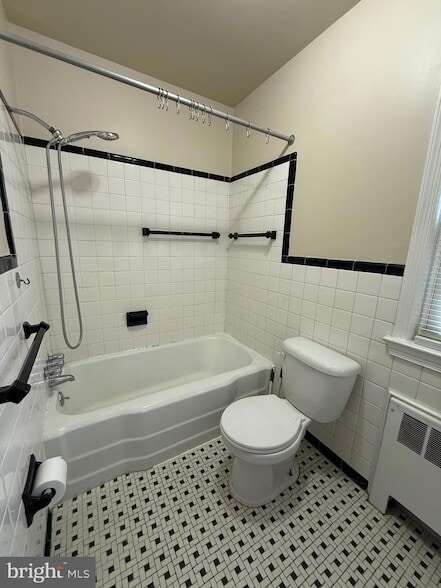 Building Photo - 118 St Marys Ave