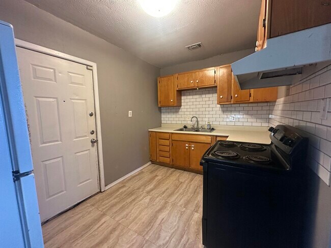 Building Photo - 3202 Avenue S