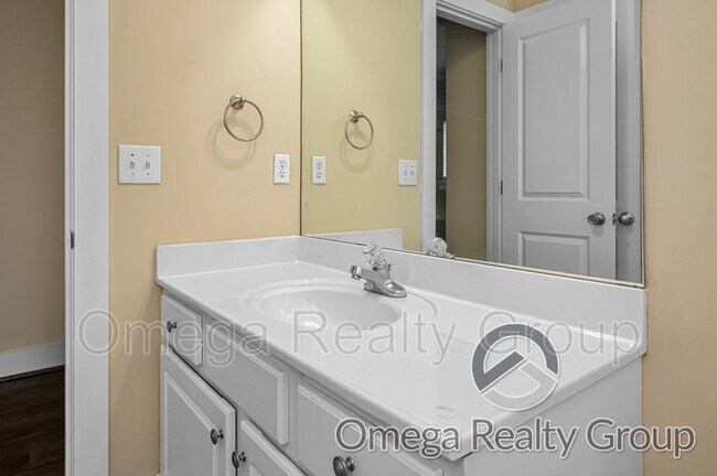 Building Photo - 252 Chesser Park Dr