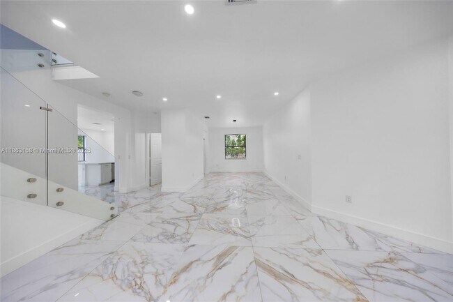 Building Photo - 268 NE 210th Way