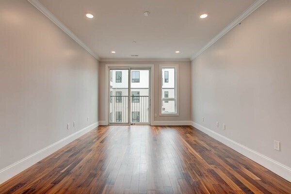 Building Photo - 87 Medford St