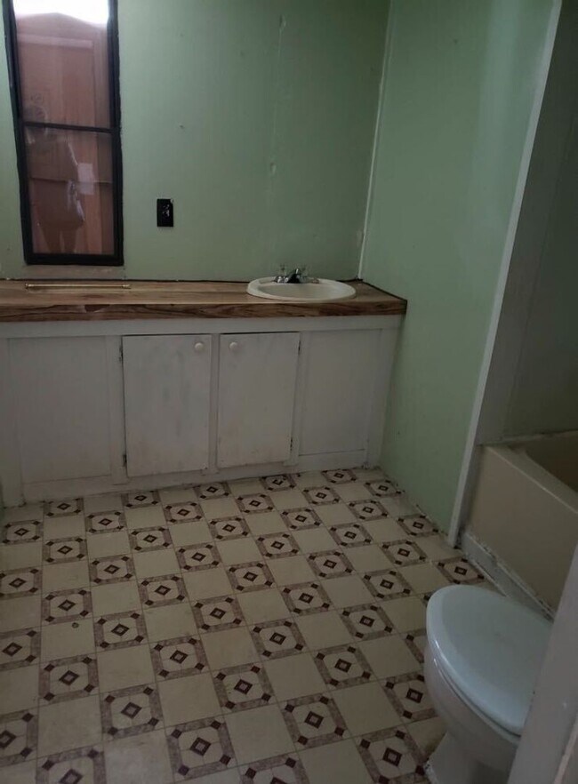 Building Photo - Rent this Affordable 2 Bedroom 1 Bathroom Mobile Home in Eastover!