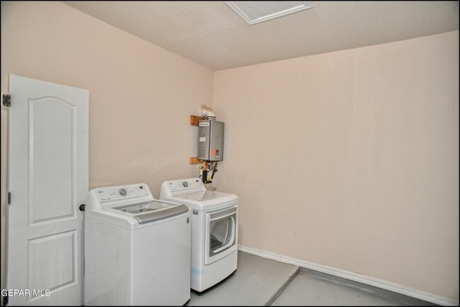 Building Photo - 2224 Honour Point Pl