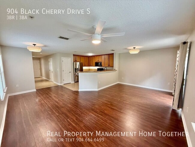Building Photo - 904 Black Cherry Dr S