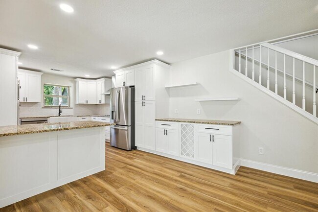 Building Photo - 6410 Meadowtrace Dr