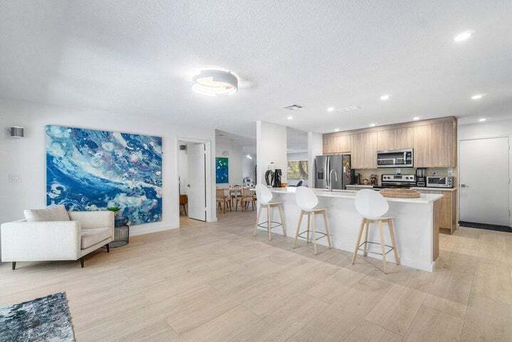 Building Photo - 5903 N Ocean Blvd