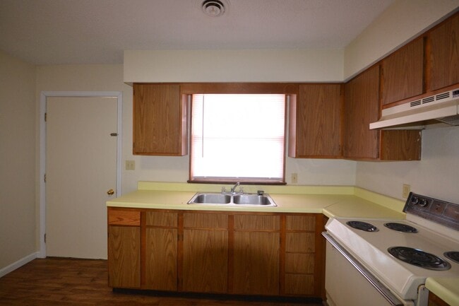 Building Photo - Greenfield Apartments