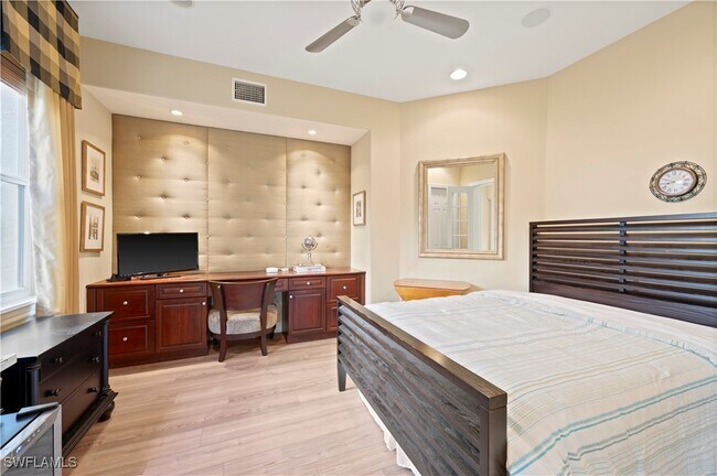 Building Photo - 2809 Tiburon Blvd E