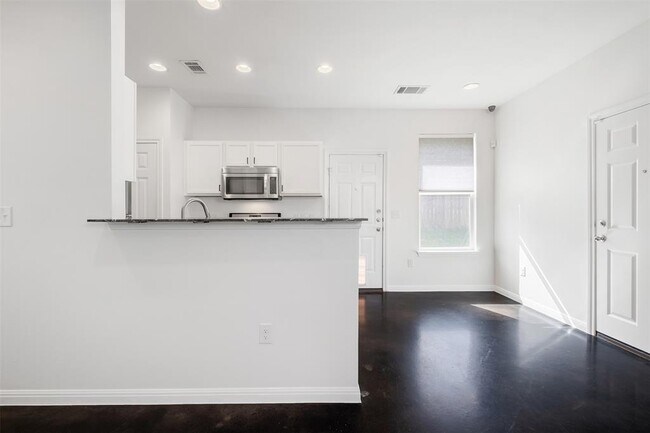 Building Photo - 6404 Carson Rdg