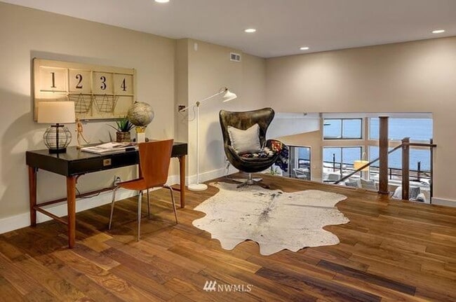 Building Photo - 2Bd/2Ba Seattle Condo