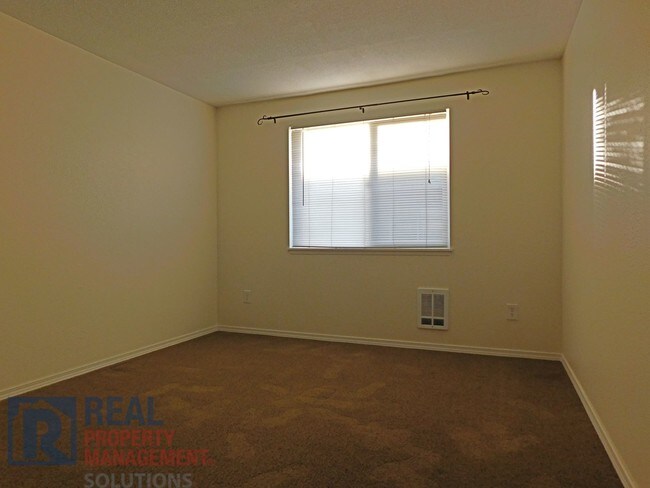 Building Photo - 3404 19th Ave