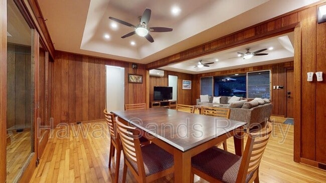 Building Photo - 254A Kuliouou Rd