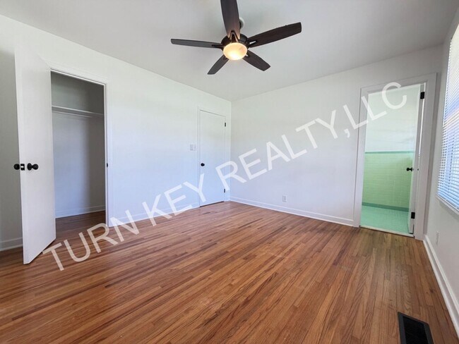 Building Photo - 1708 Rogina St
