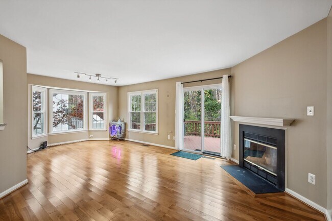 Building Photo - Modern Brick End-Unit Townhome with Stunning Upgrades and Serene Wooded Views