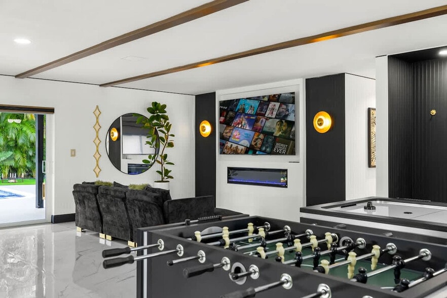 Building Photo - 10366 NW 15th St