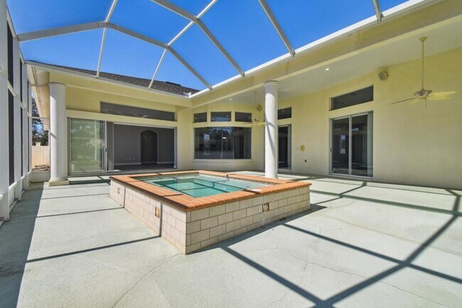 Building Photo - 6644 Country Club Rd