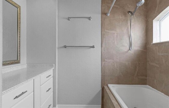 Building Photo - 3570 Manor Loop