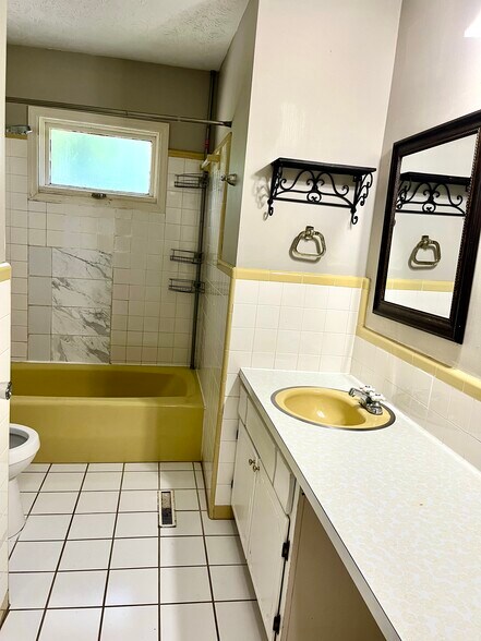 Full bath 1 - 3313 Tisdale Dr