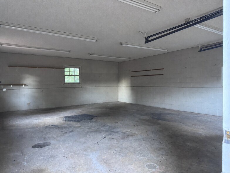 Building Photo - 4205 Greenhaven Ln
