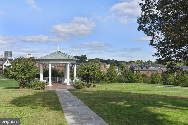 Building Photo - 10655 Montrose Ave