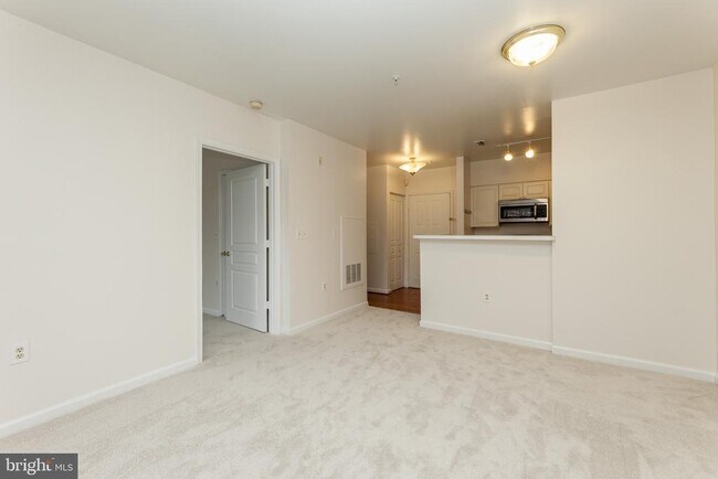 Building Photo - 2204 Westcourt Ln