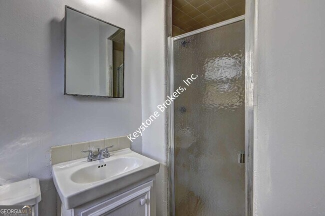 Building Photo - 4455 Fairfax Dr