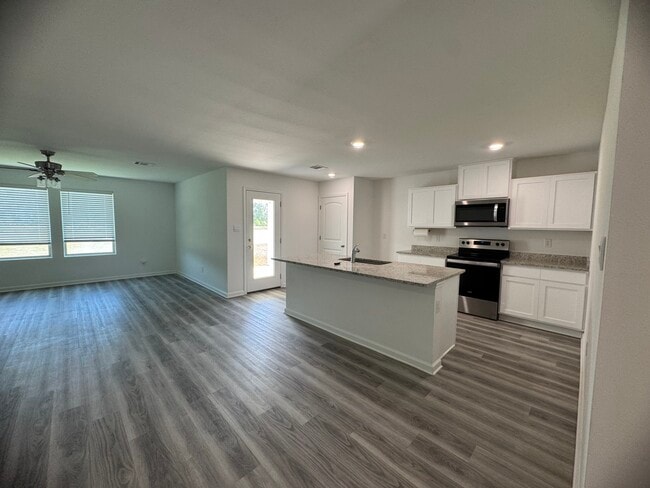 Building Photo - 35487 Grovemont Dr