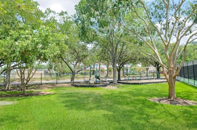 Building Photo - 8002 Weeping Willow Pl