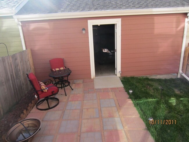 Building Photo - $1768 | 3BR/2.5BA | Beautiful townhome on ...