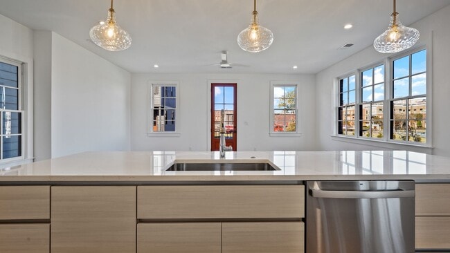 Building Photo - 714 Meditation Ln