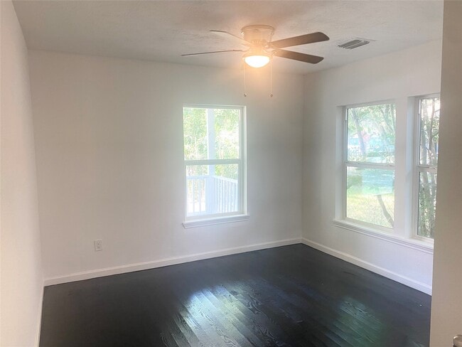 Building Photo - 7410 Longview St