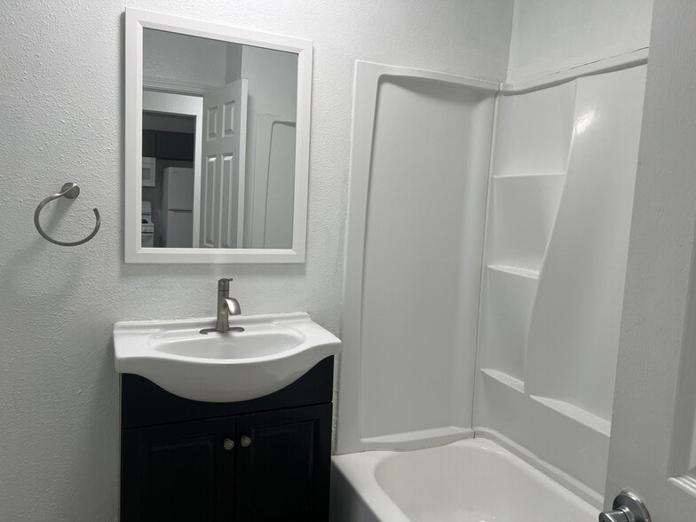 Building Photo - 108 west 9th / York St