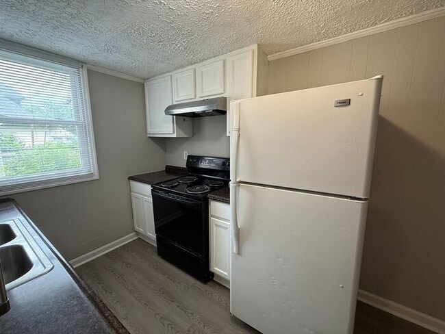 Building Photo - Amazing 4 BR Home for a Great Price!