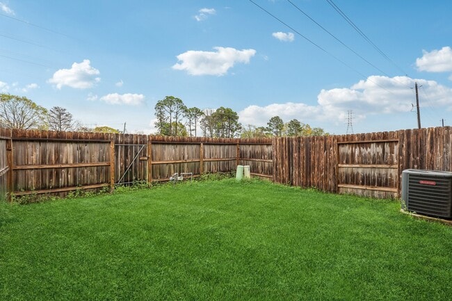 Building Photo - 7333 Hinsdale Dr